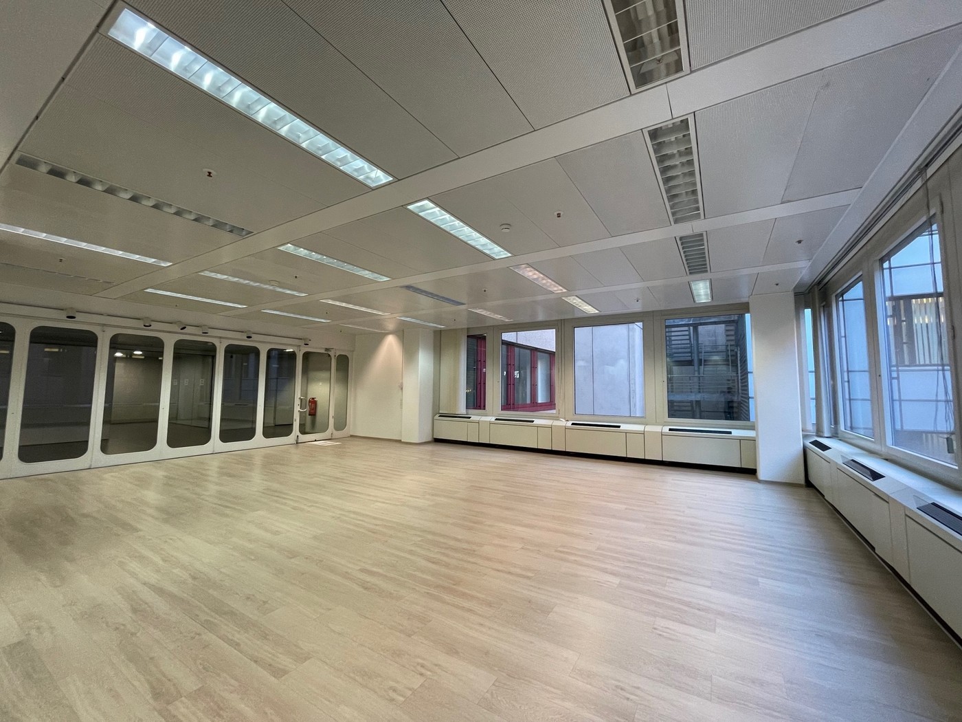 105m² commercial
