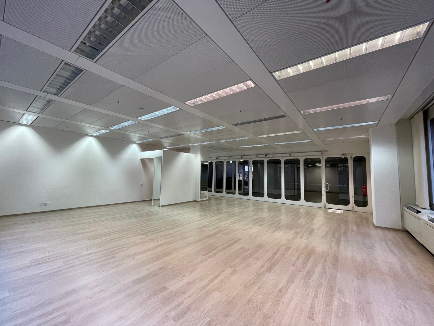 105m² commercial