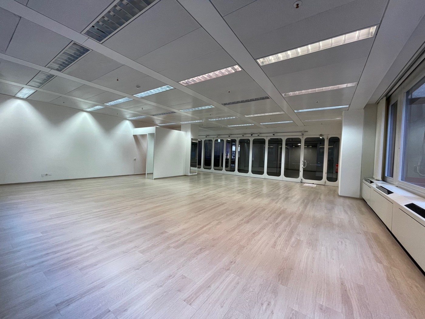 105m² commercial