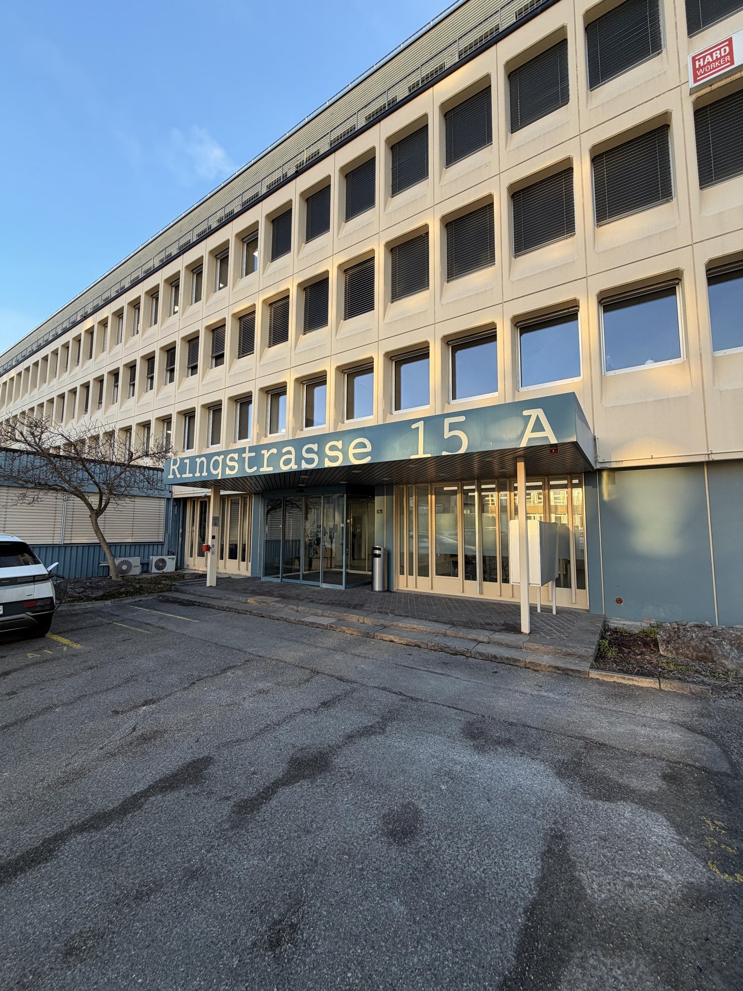 236m² office