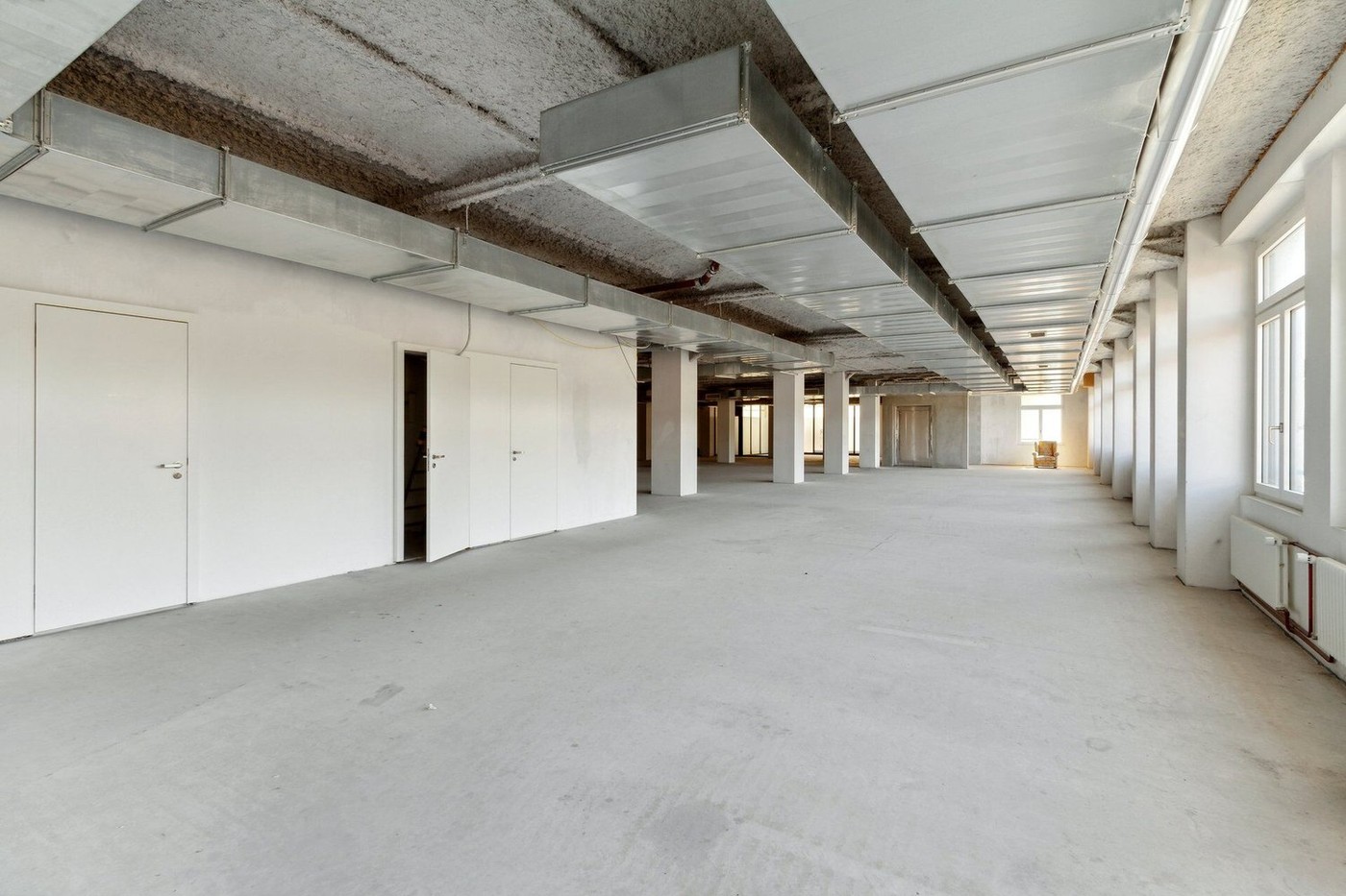909m² shop