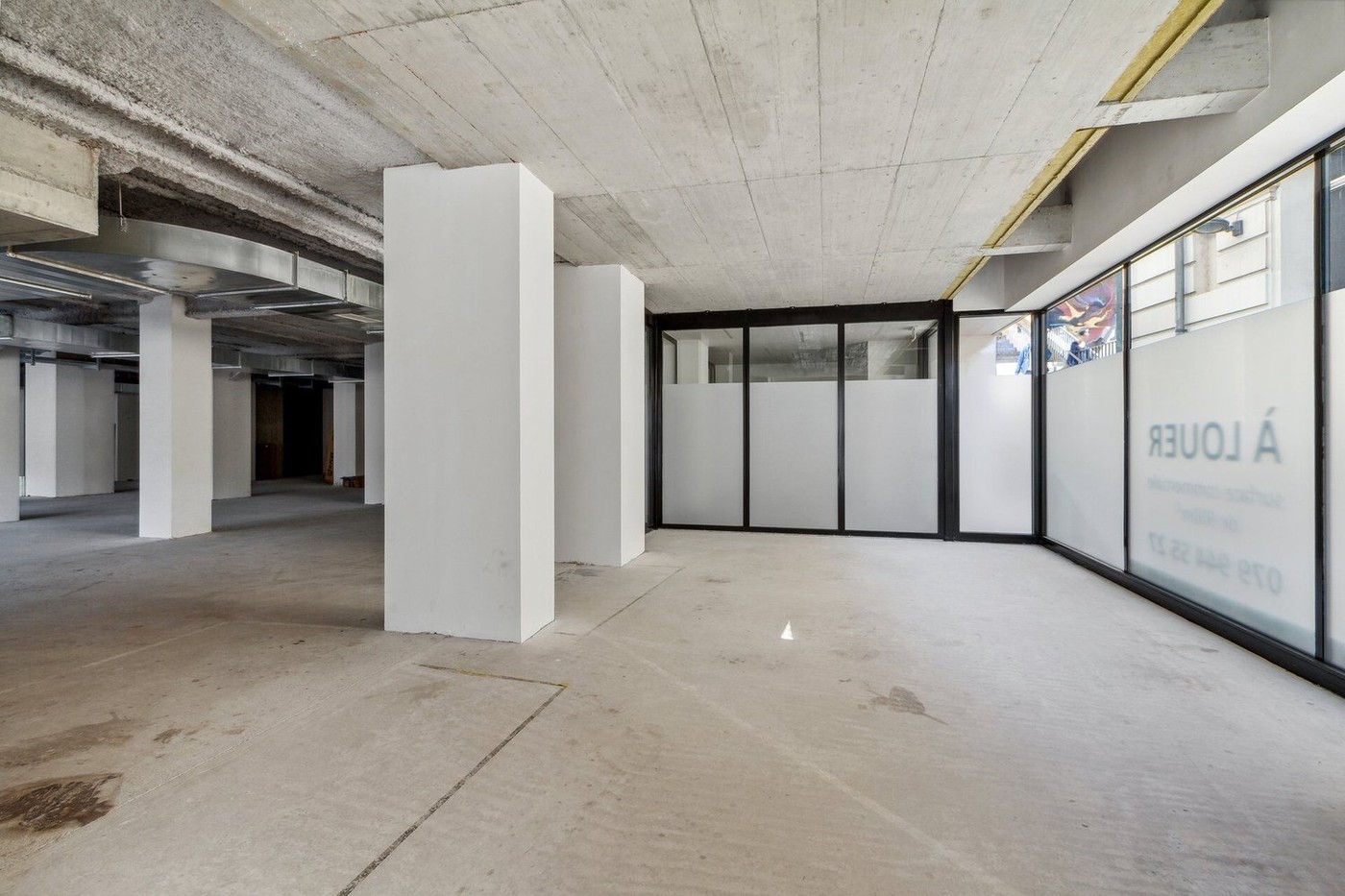 909m² shop
