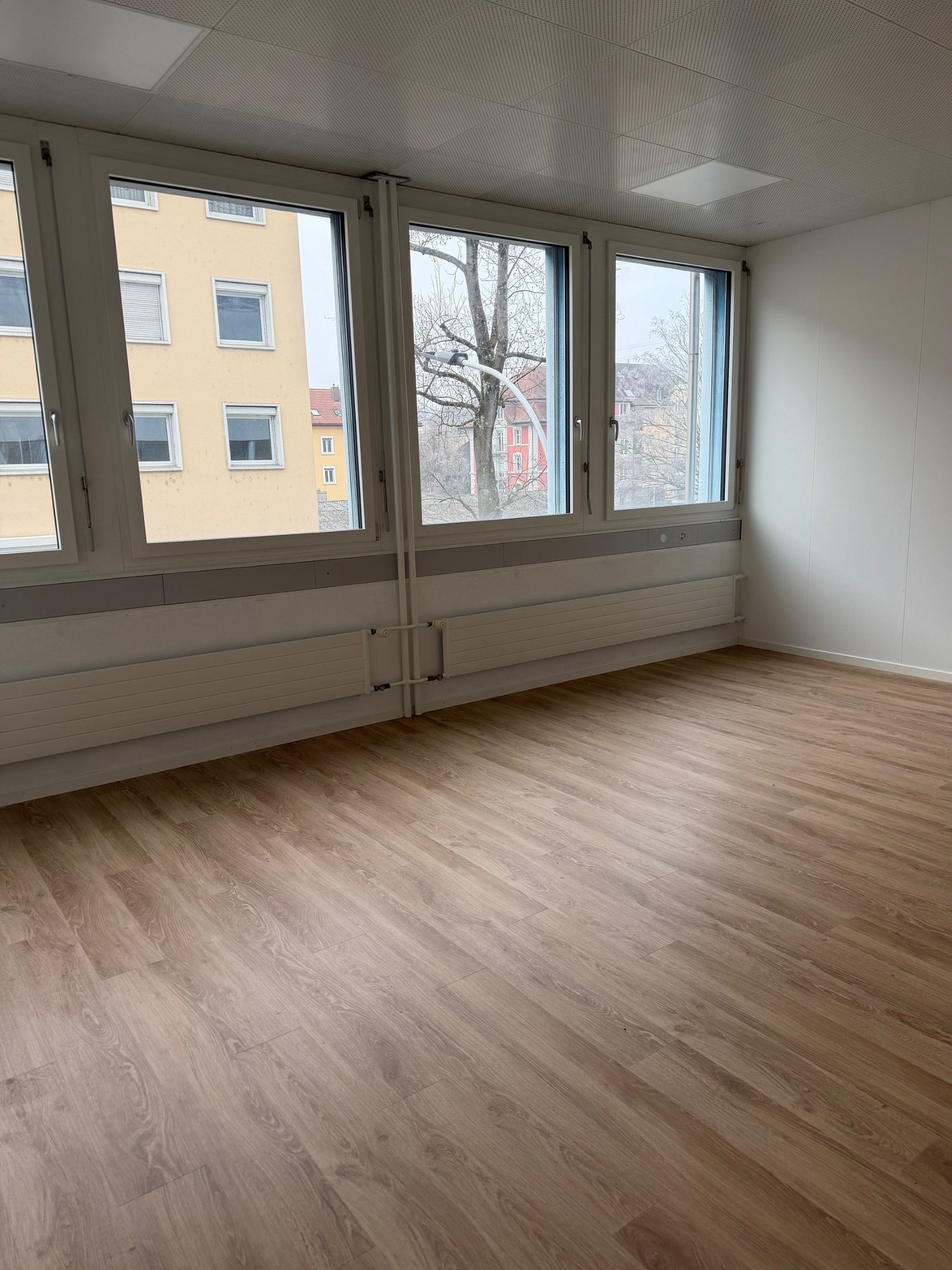 106m² office