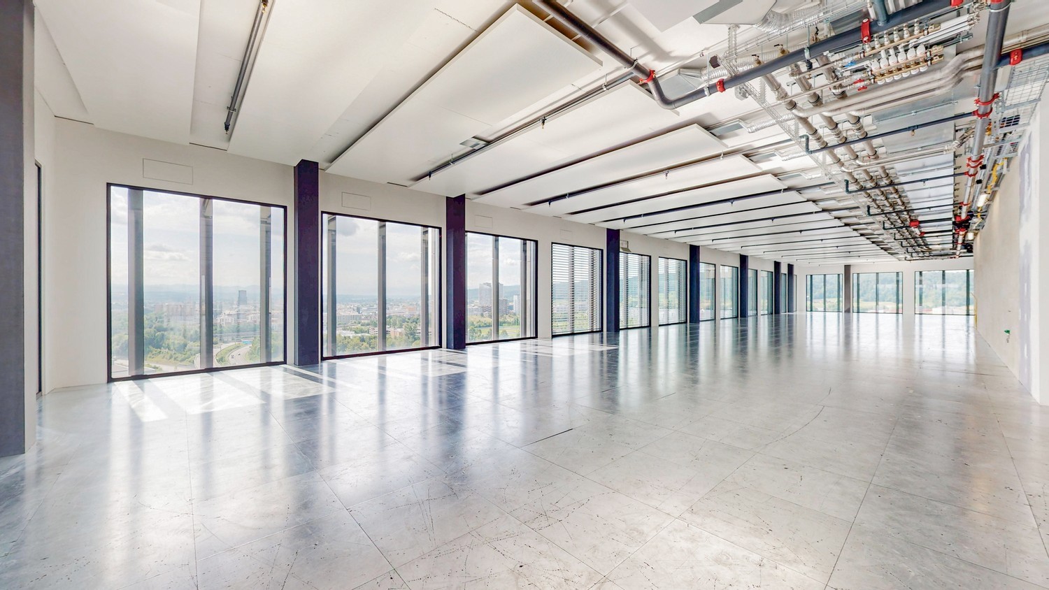 718m² de bureaux