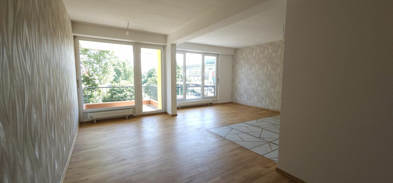 5 rooms apartment