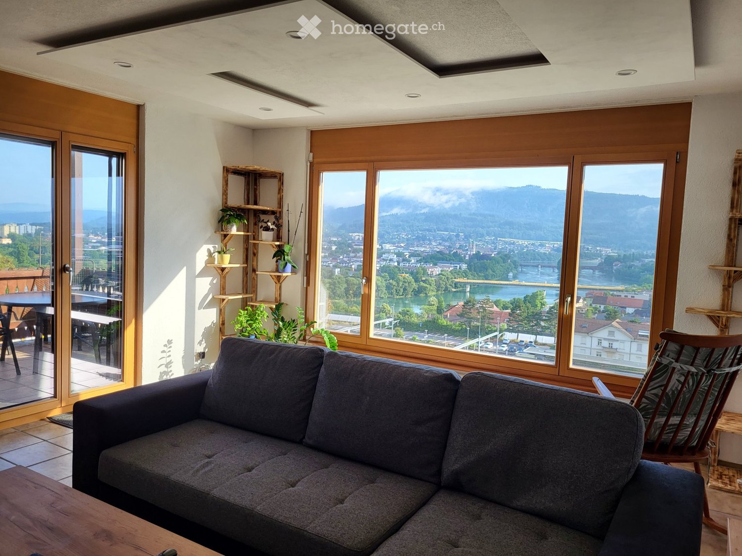 1 room single room

WG room in a prime location near the Stein-Säckingen train station. Shared apartment with plenty of space and extras.

Location:
-Directly in nature with a fitness trail
-5 minute walk to the main transport station Stein-Säckingen (Train: 23 minutes to Basel, 49 to Zürich; Bus: 5