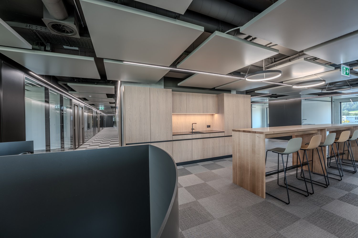 97m² office