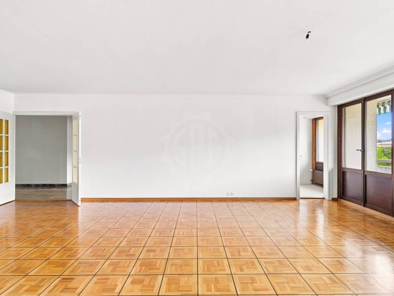 5 rooms apartment