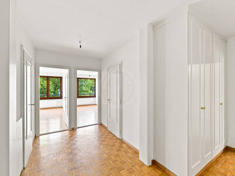 5 rooms apartment