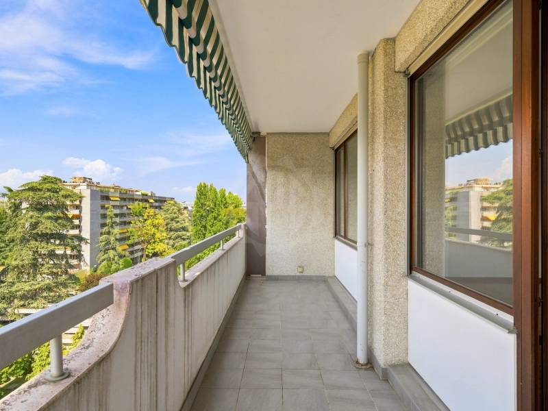 5 rooms apartment