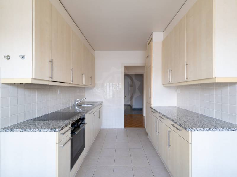 5 rooms apartment