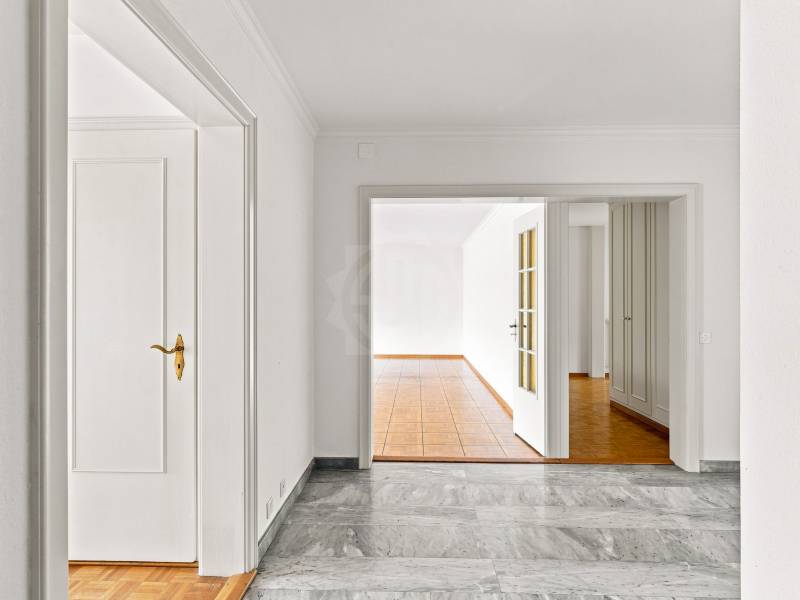 5 rooms apartment
