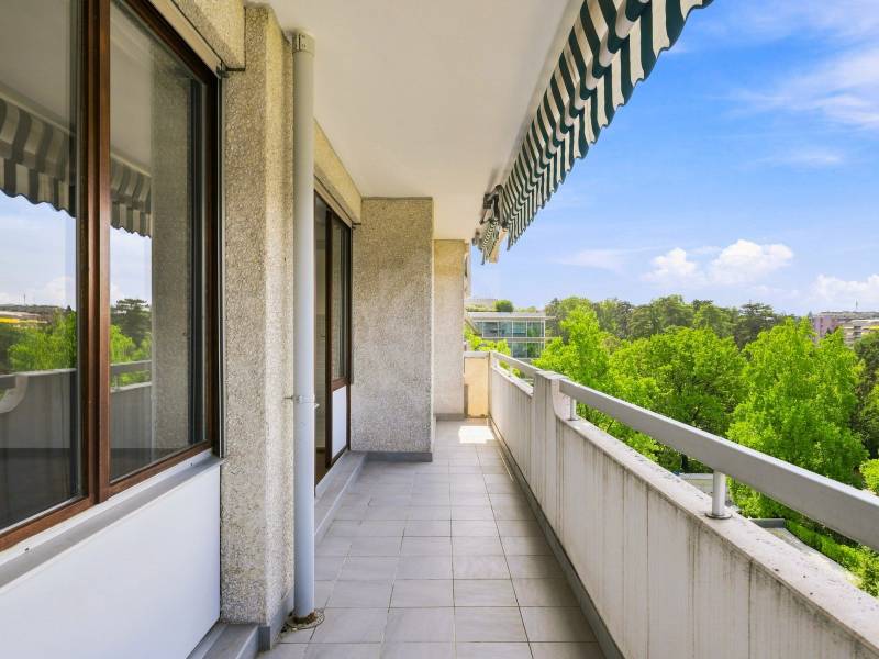5 rooms apartment