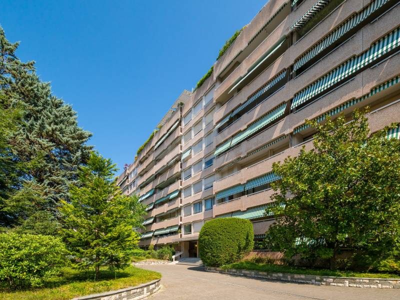 5 rooms apartment