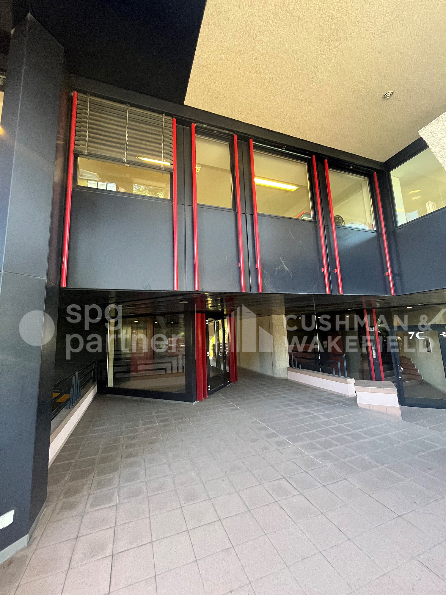 170m² office