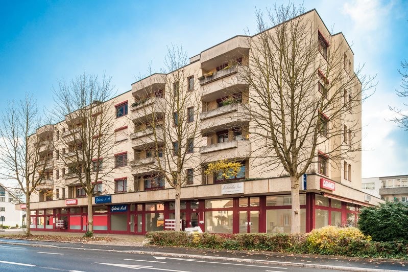 138m² shop