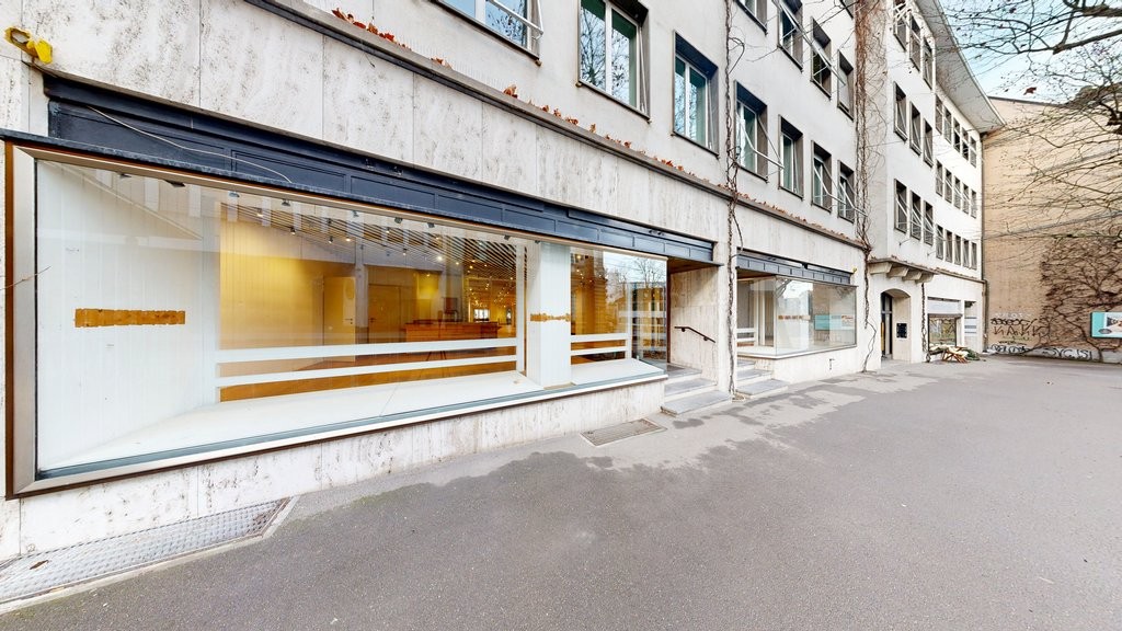 296m² shop