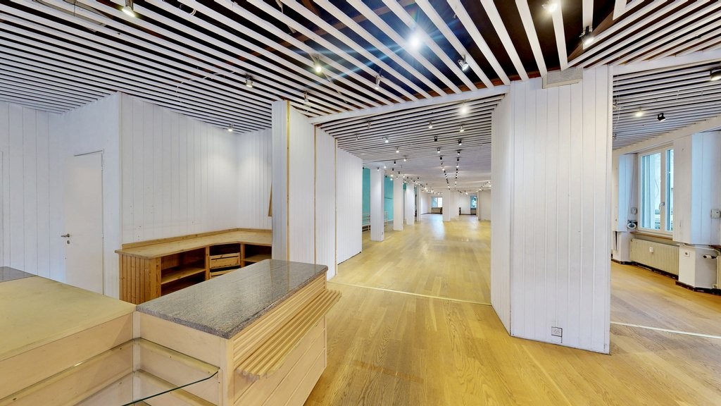 296m² shop