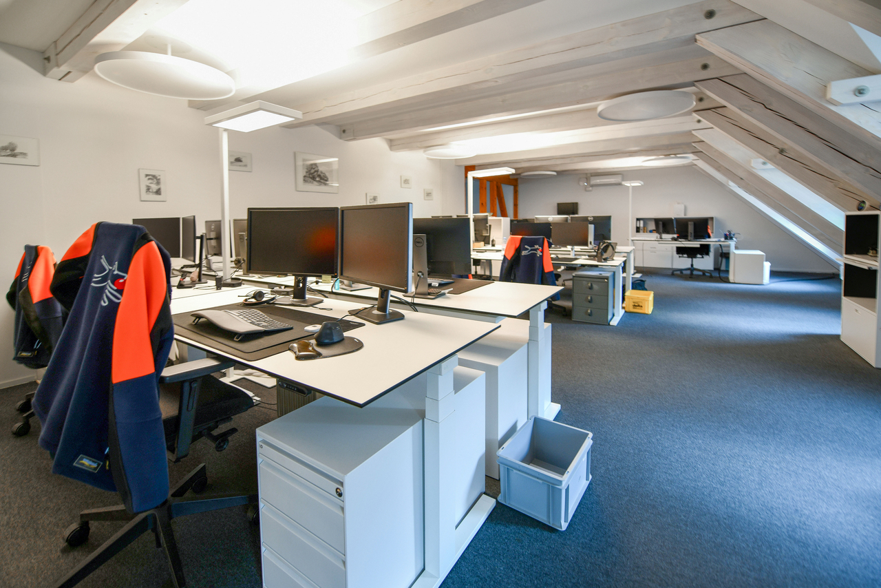 1299m² commercial