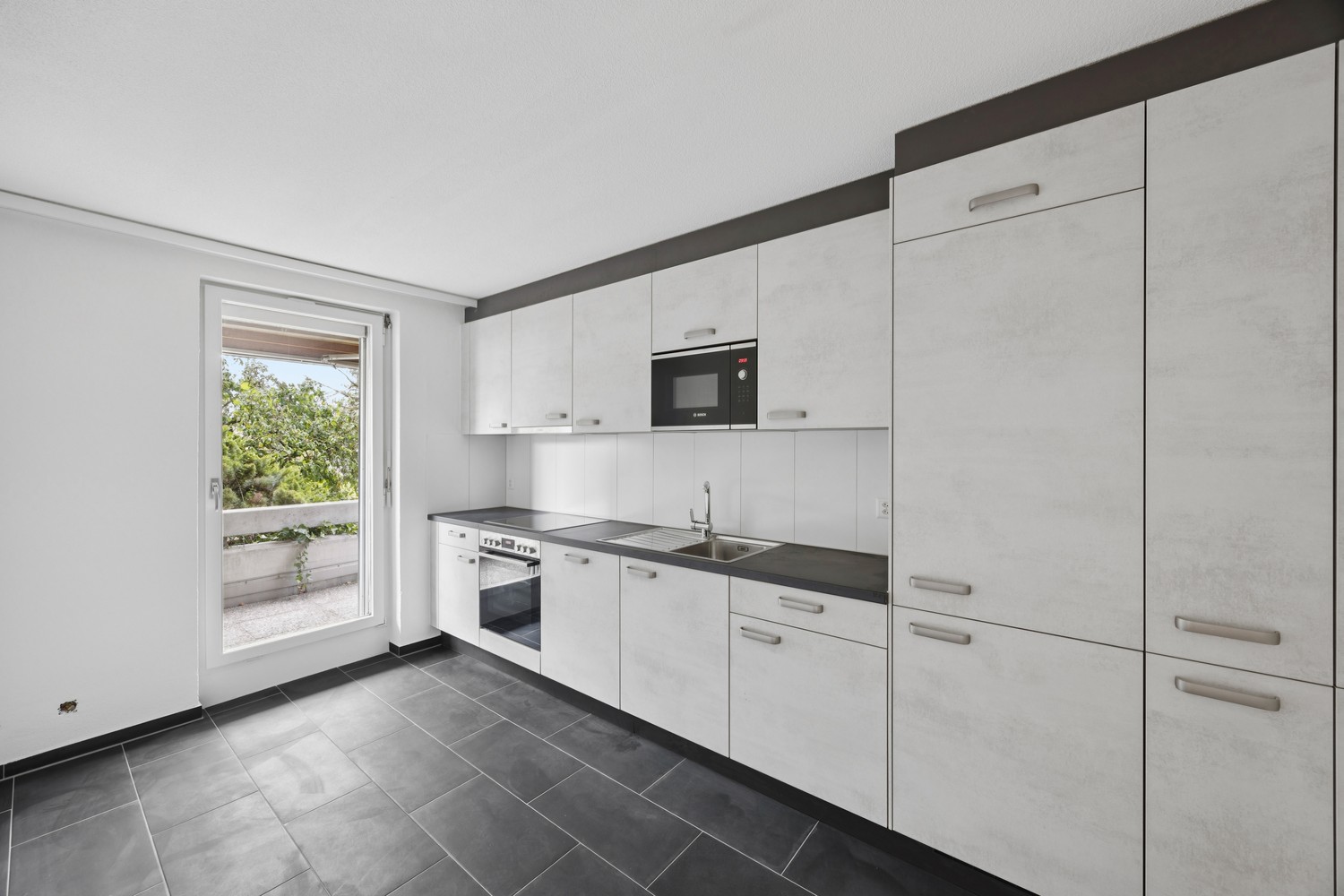 5 rooms apartment