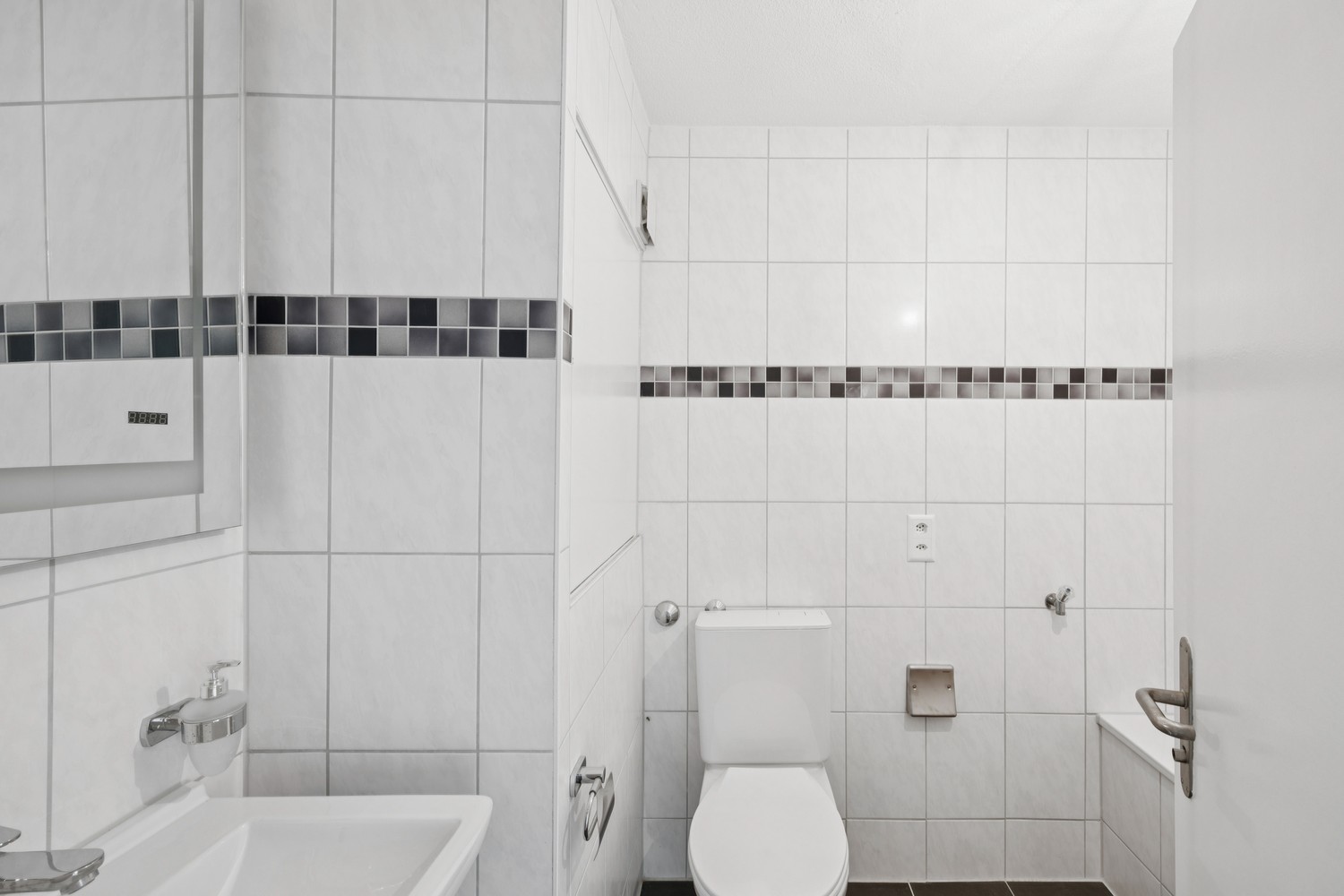 5 rooms apartment