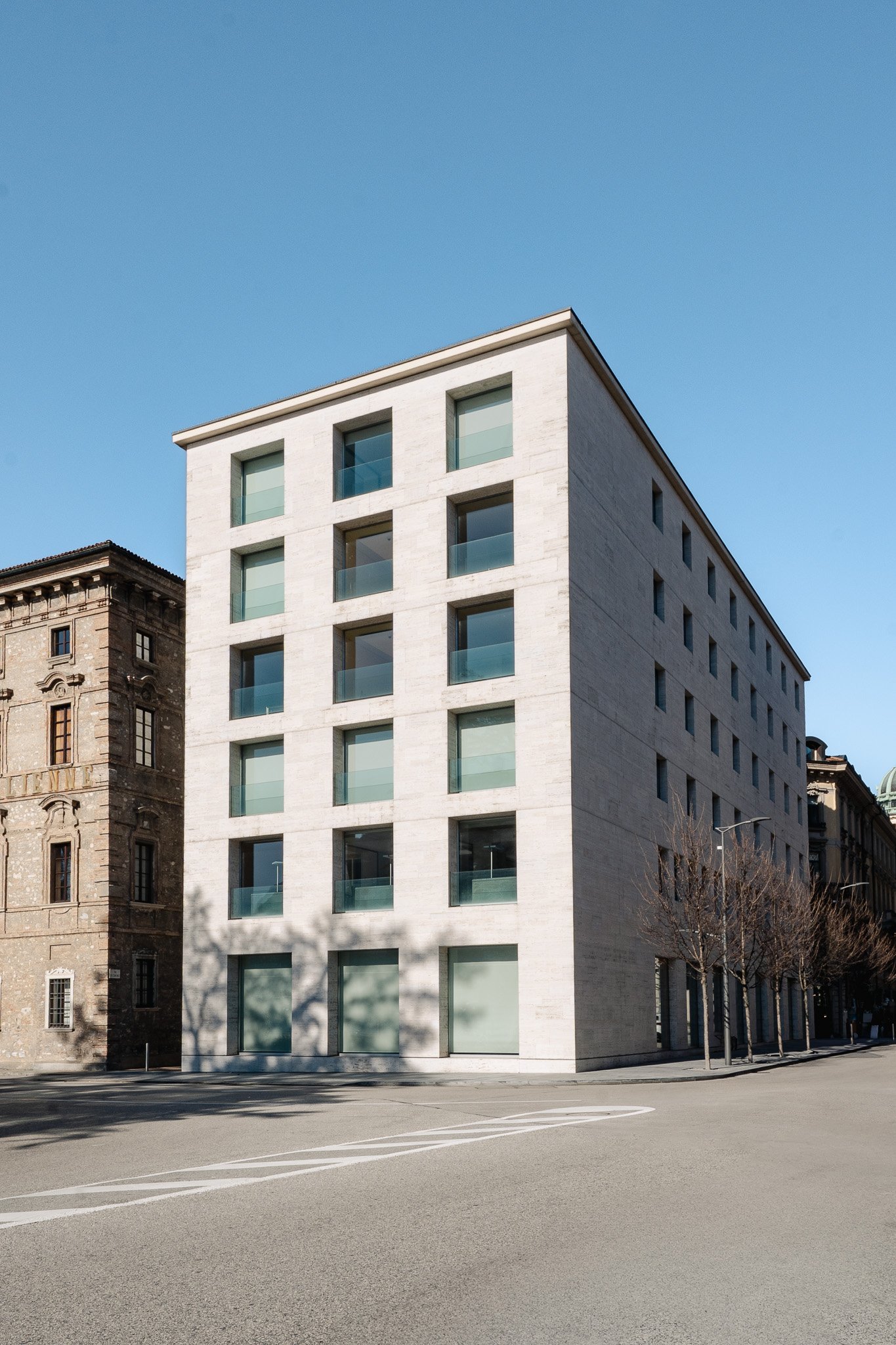 420m² office