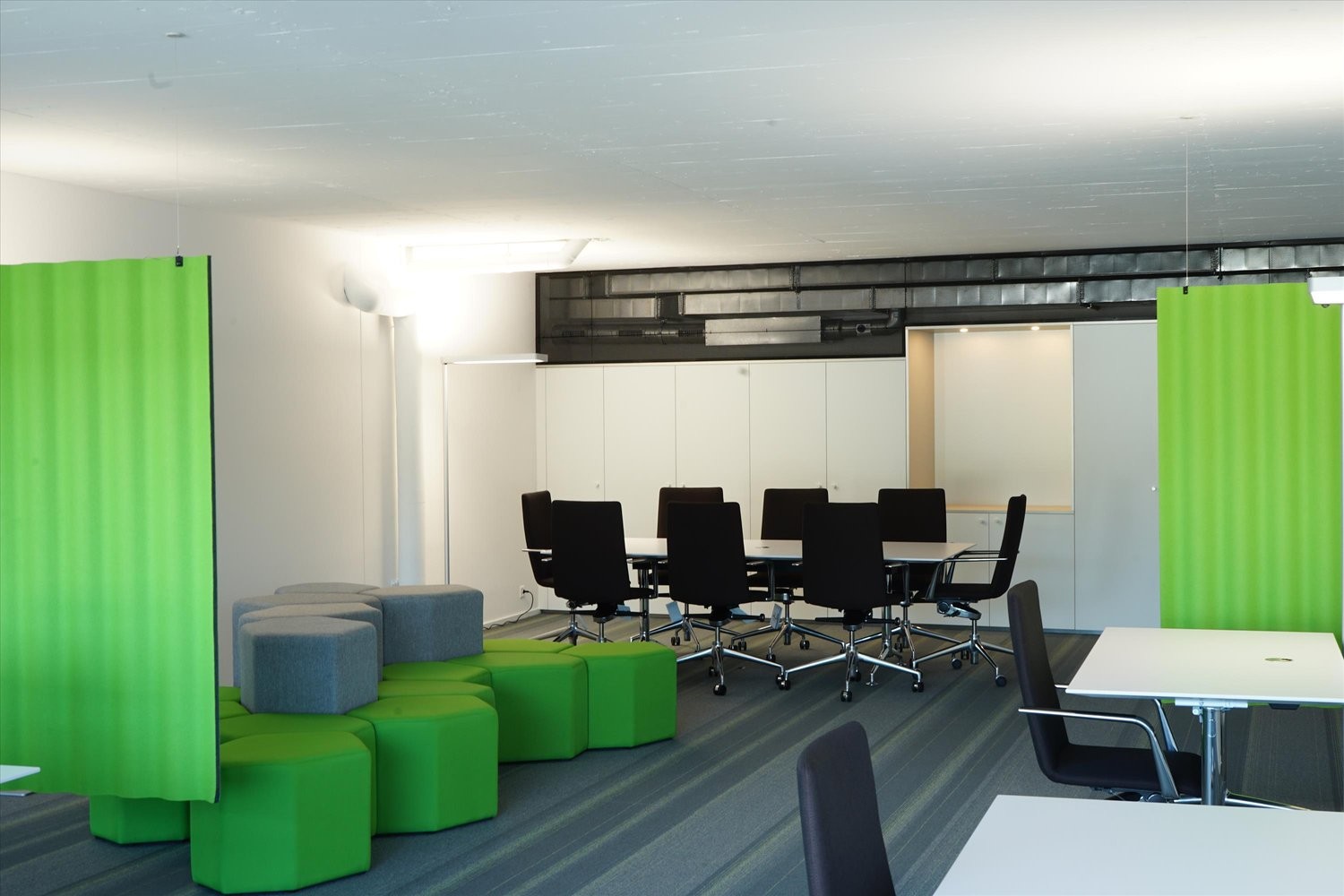 95m² office