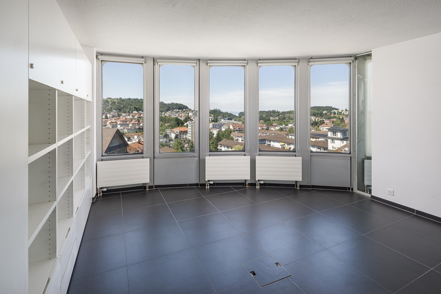 385m² commercial