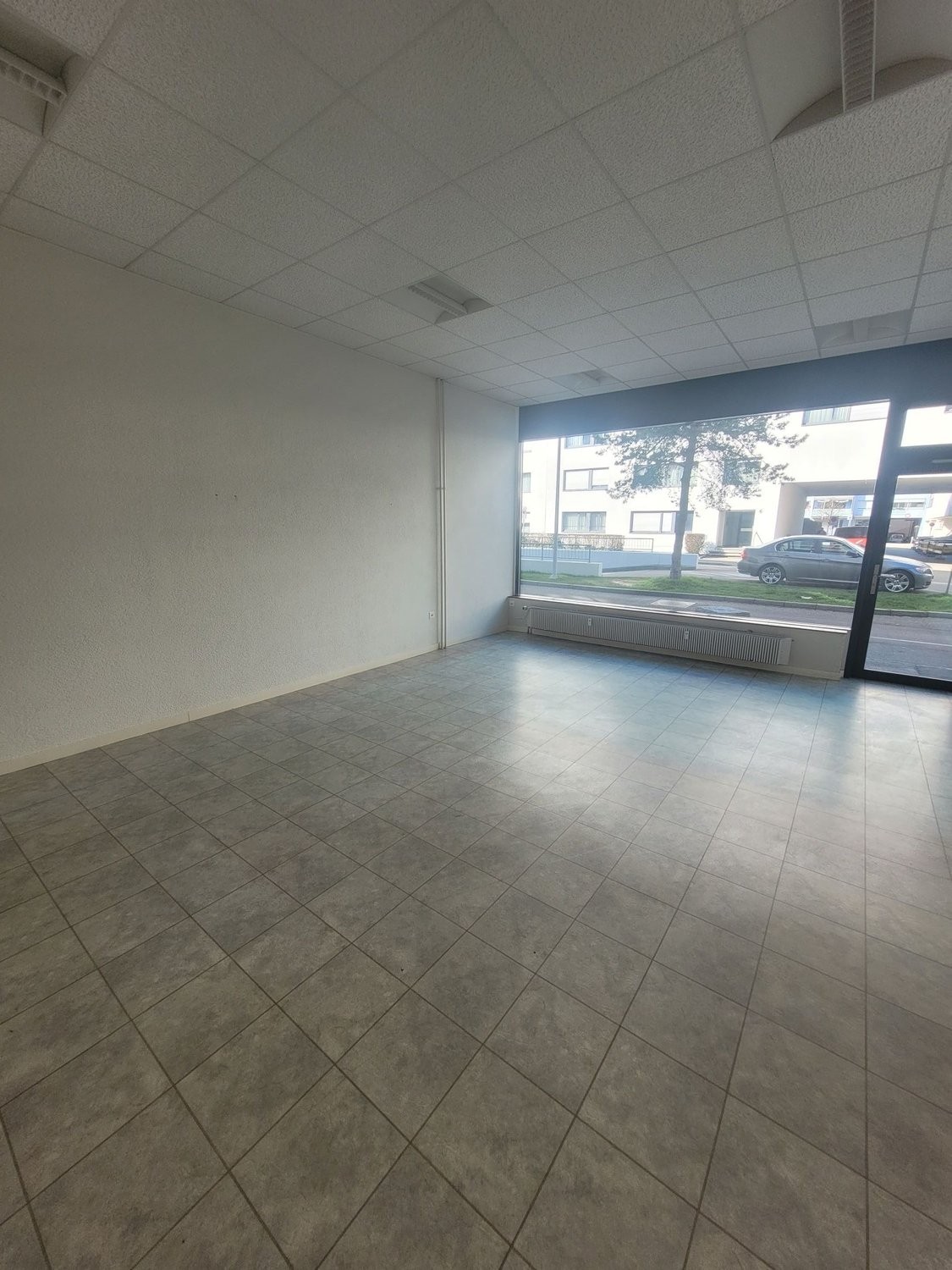 88m² shop