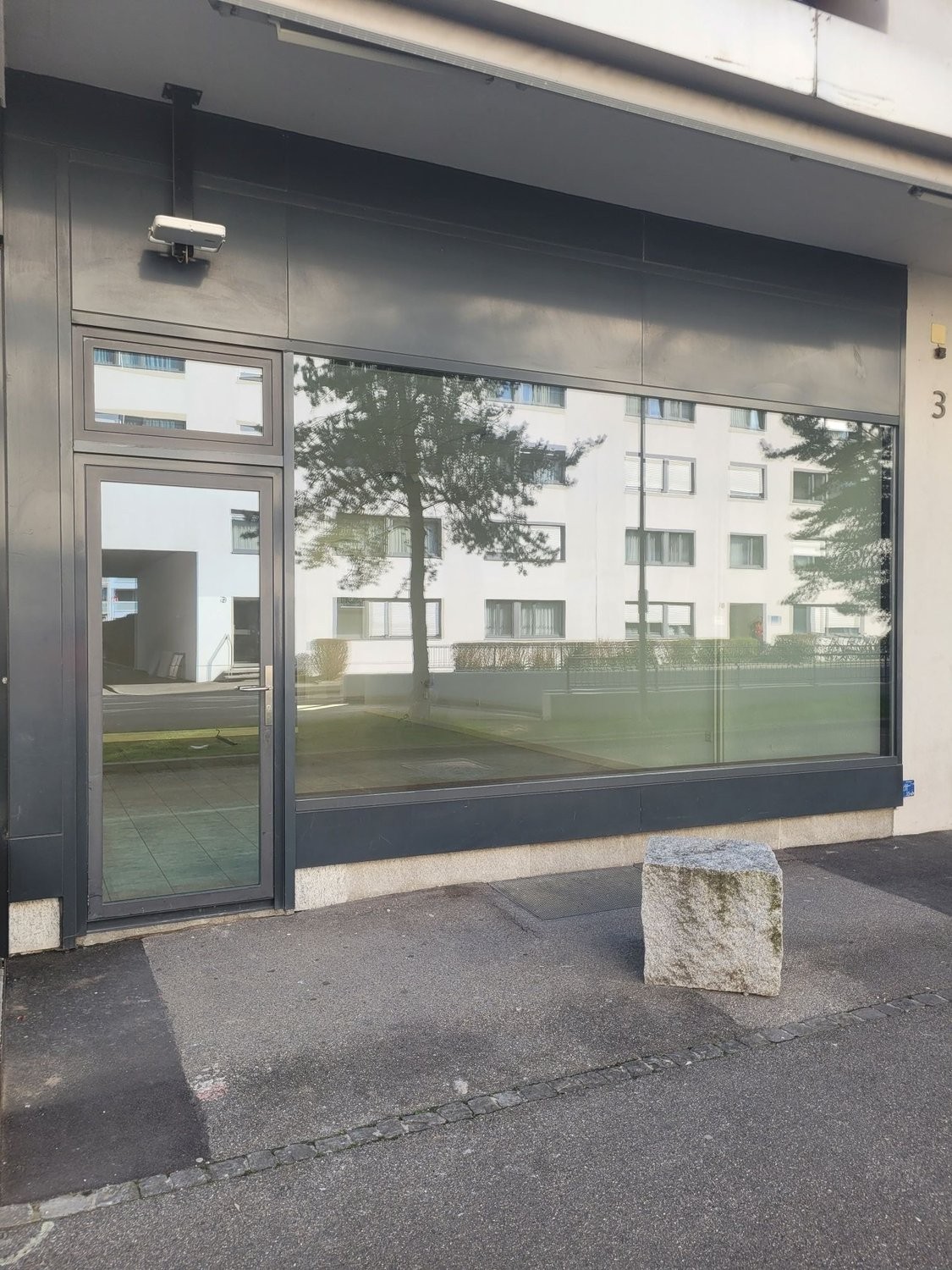 88m² shop