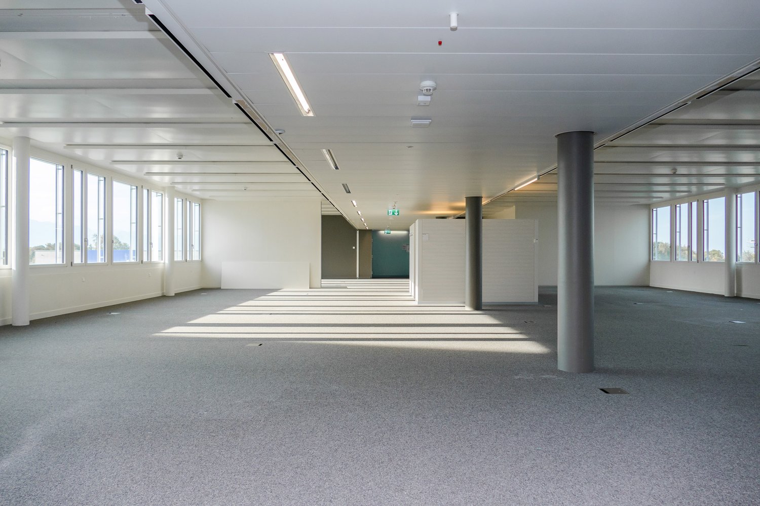 427m² office