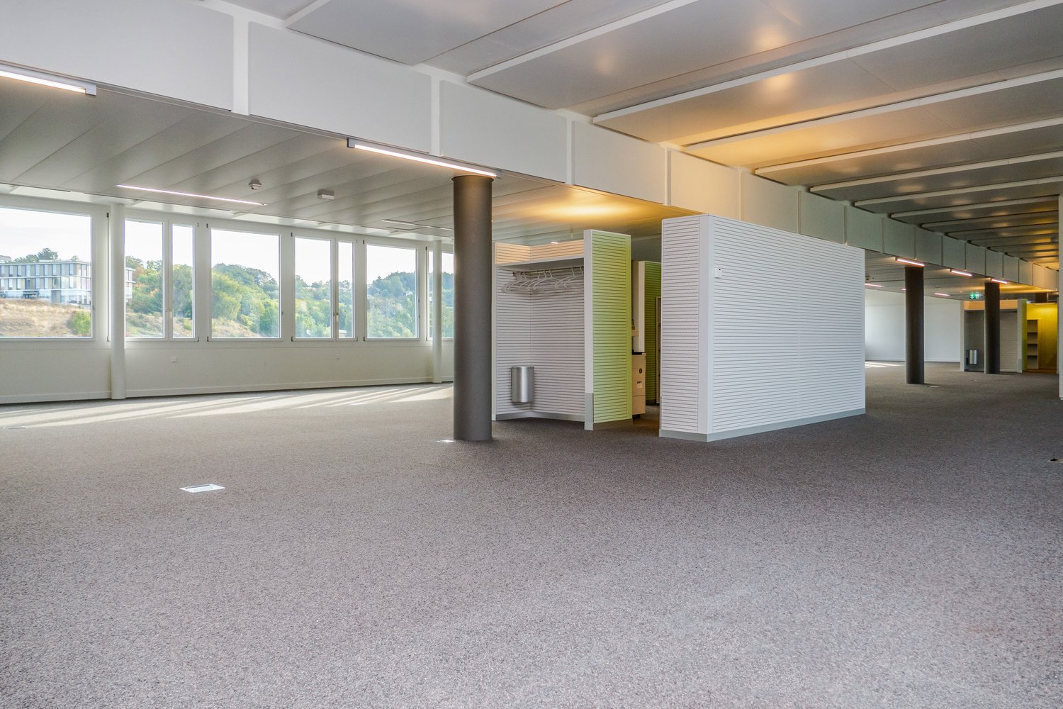 427m² office