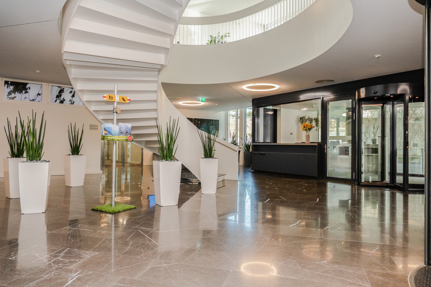 427m² office