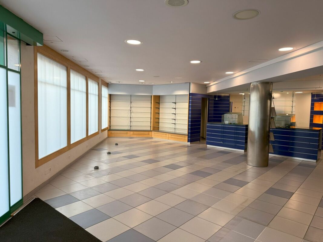 202m² commerciale