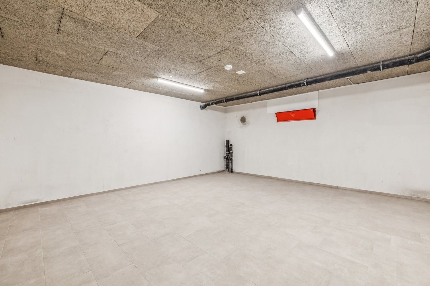 256m² restaurant