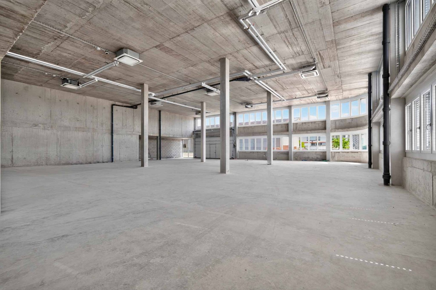 70m² commercial