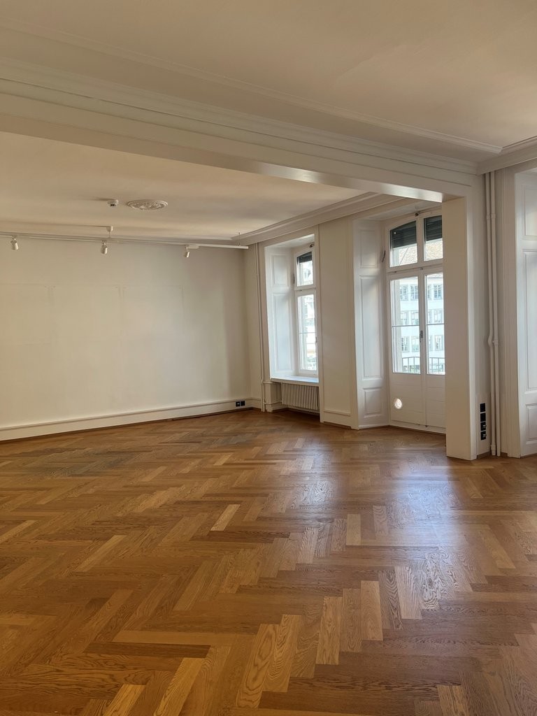 135m² office