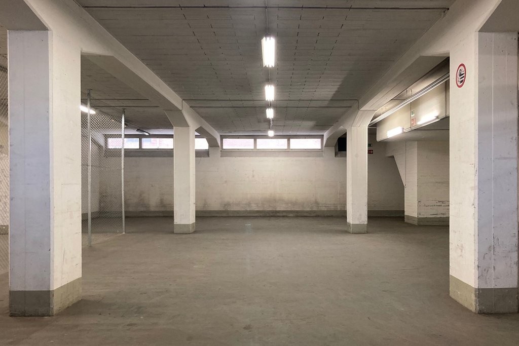 261m² storage room