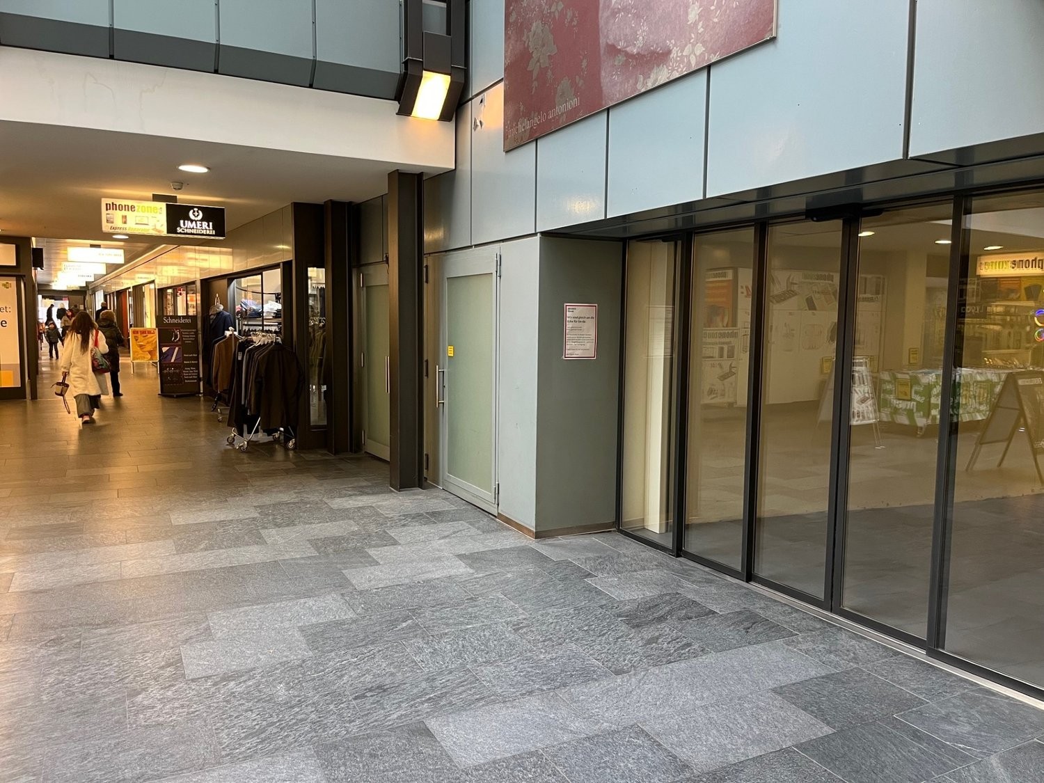 93m² commercial