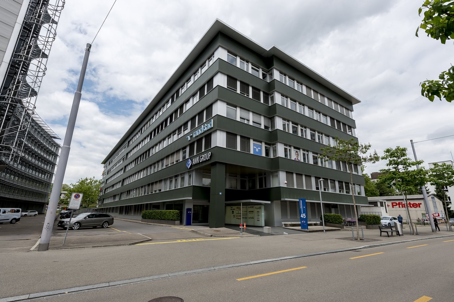61m² commercial