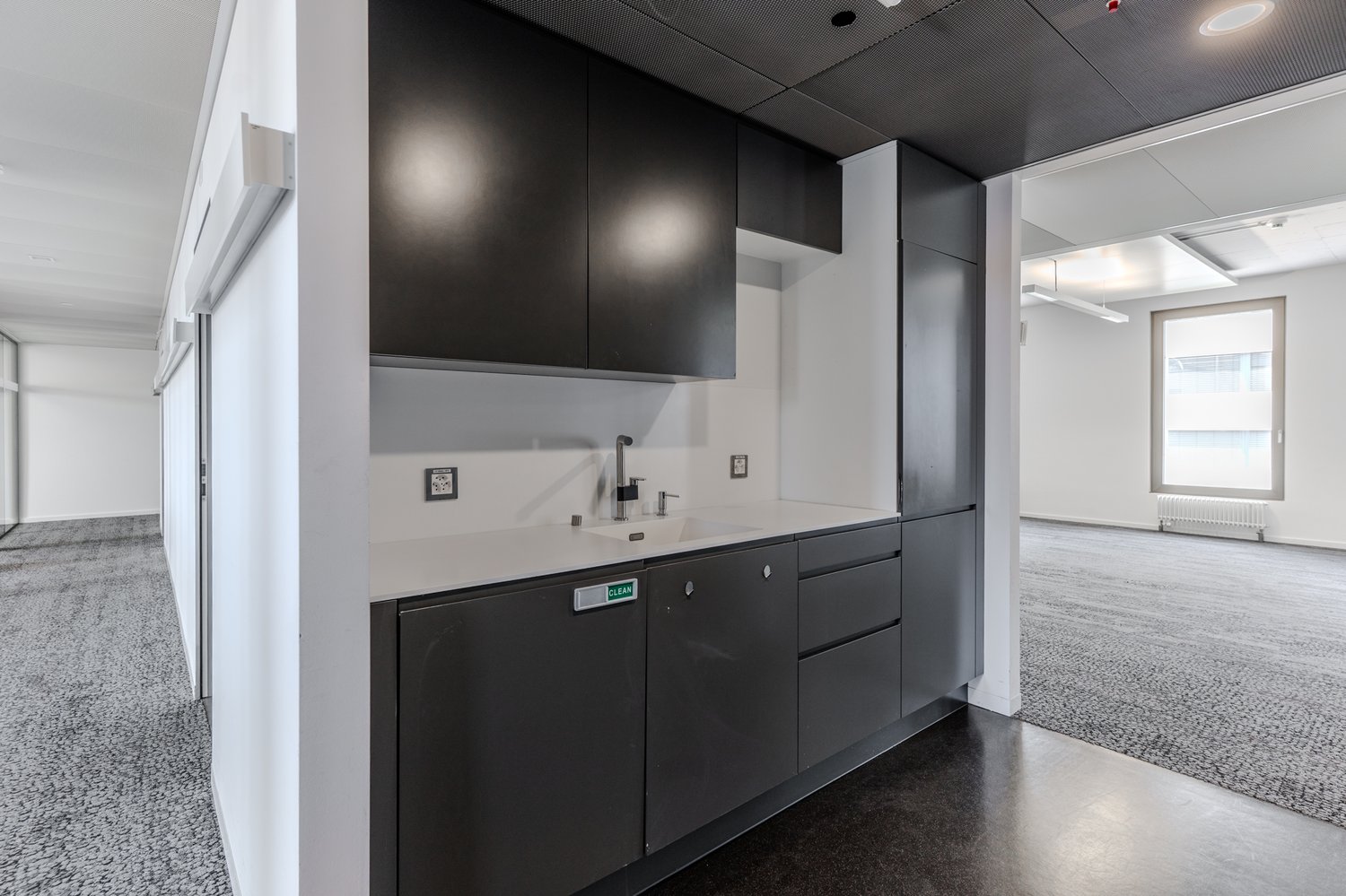 768m² office