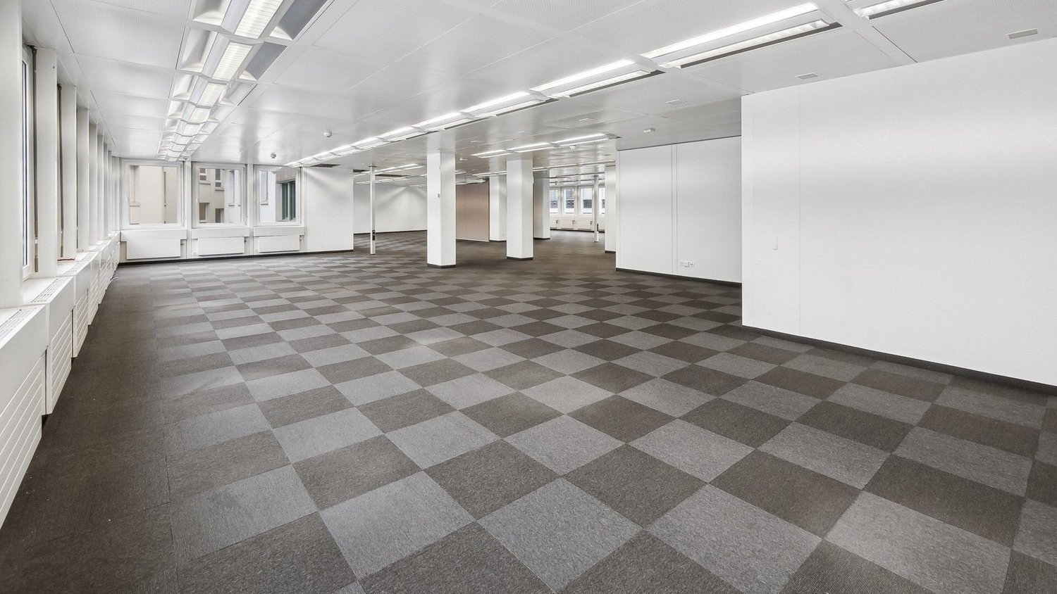 371m² office