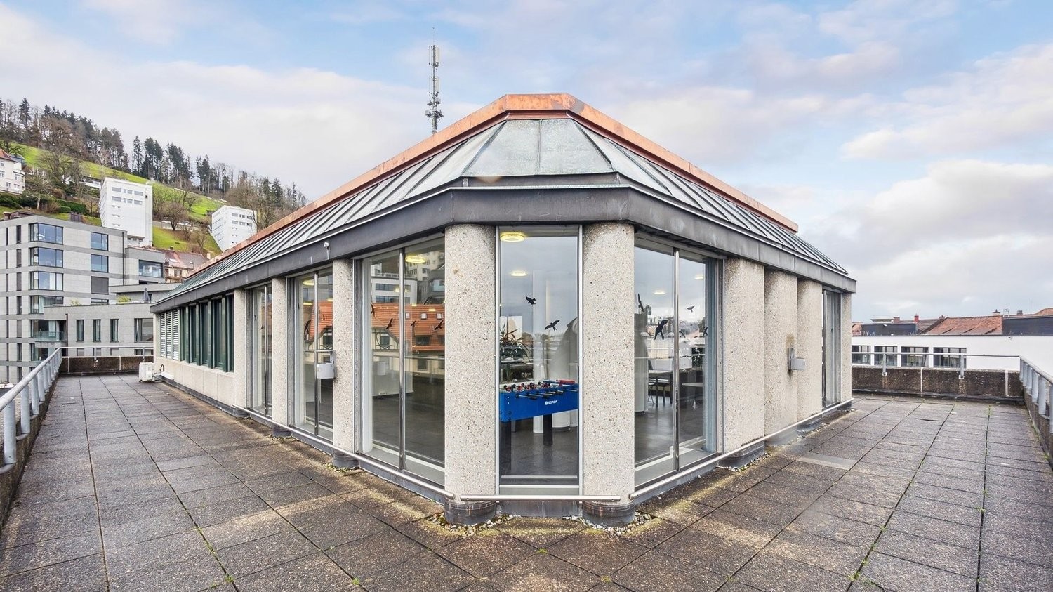 371m² office