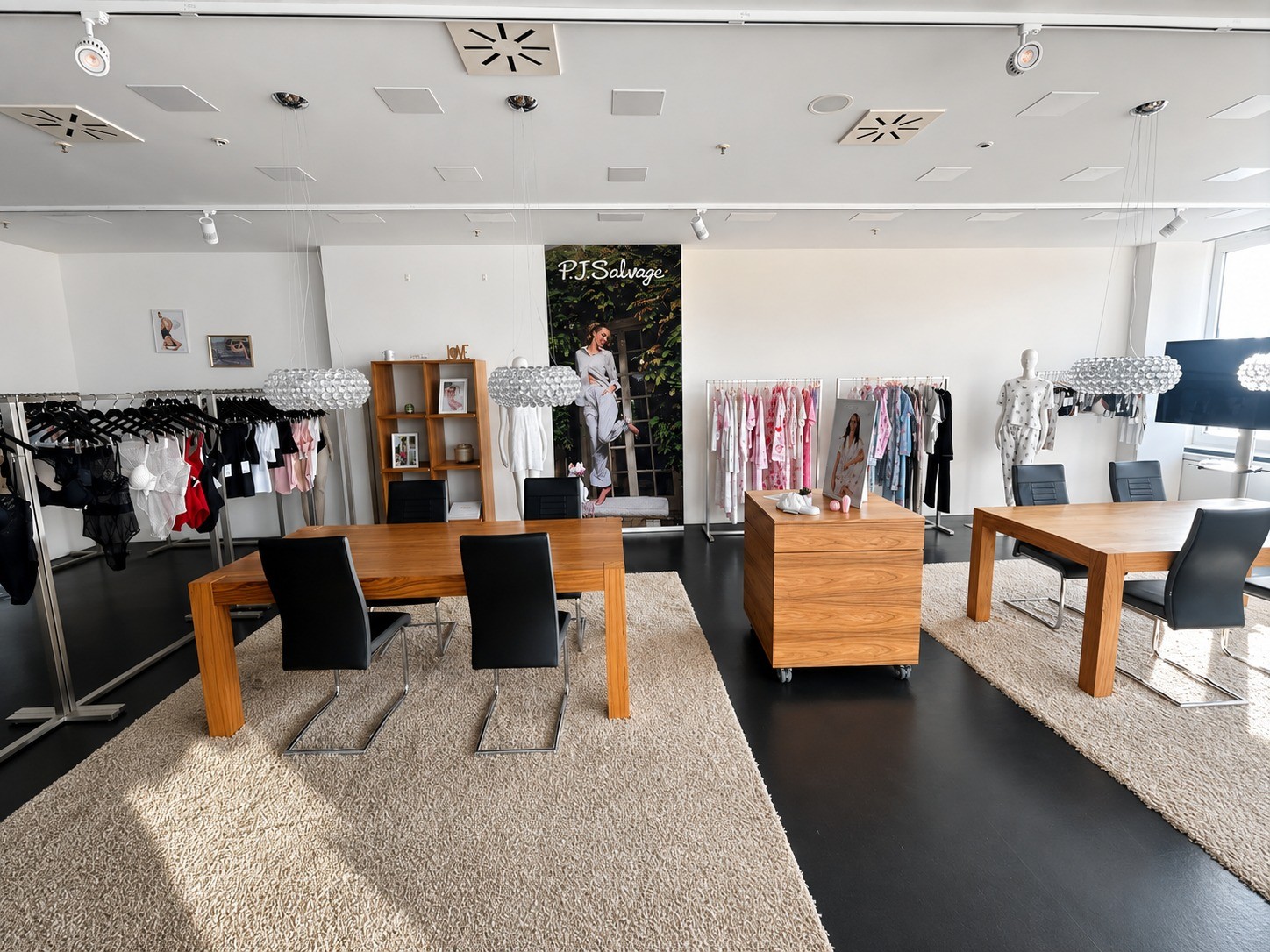 141m² commercial