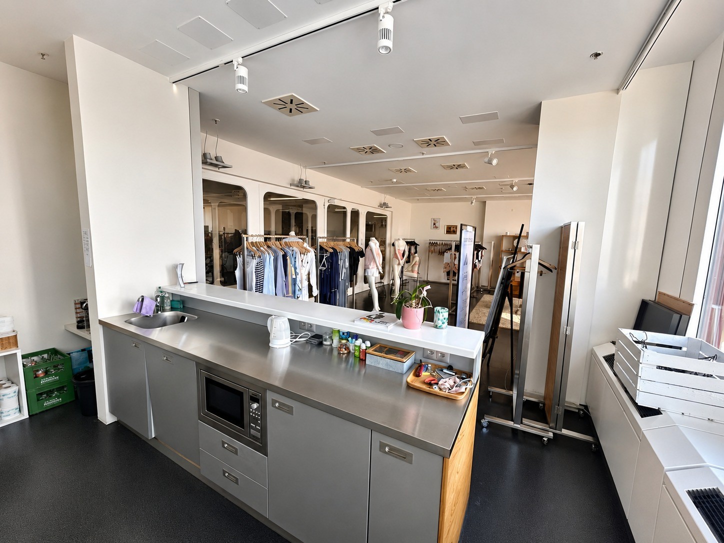141m² commercial