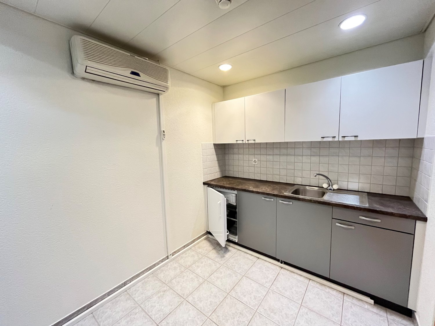 203m² office