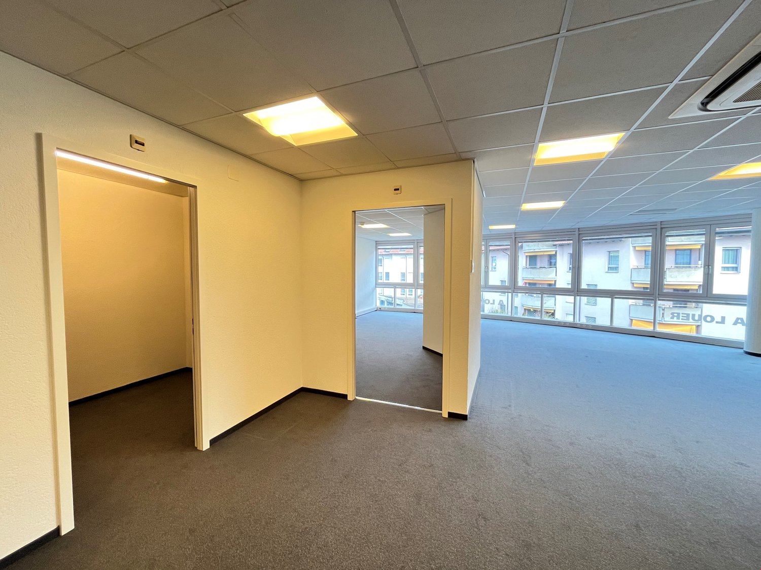 203m² office