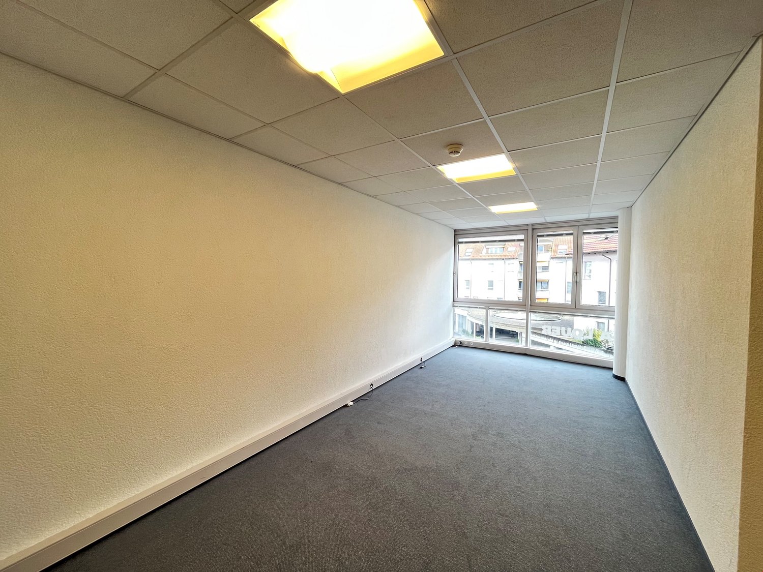 203m² office