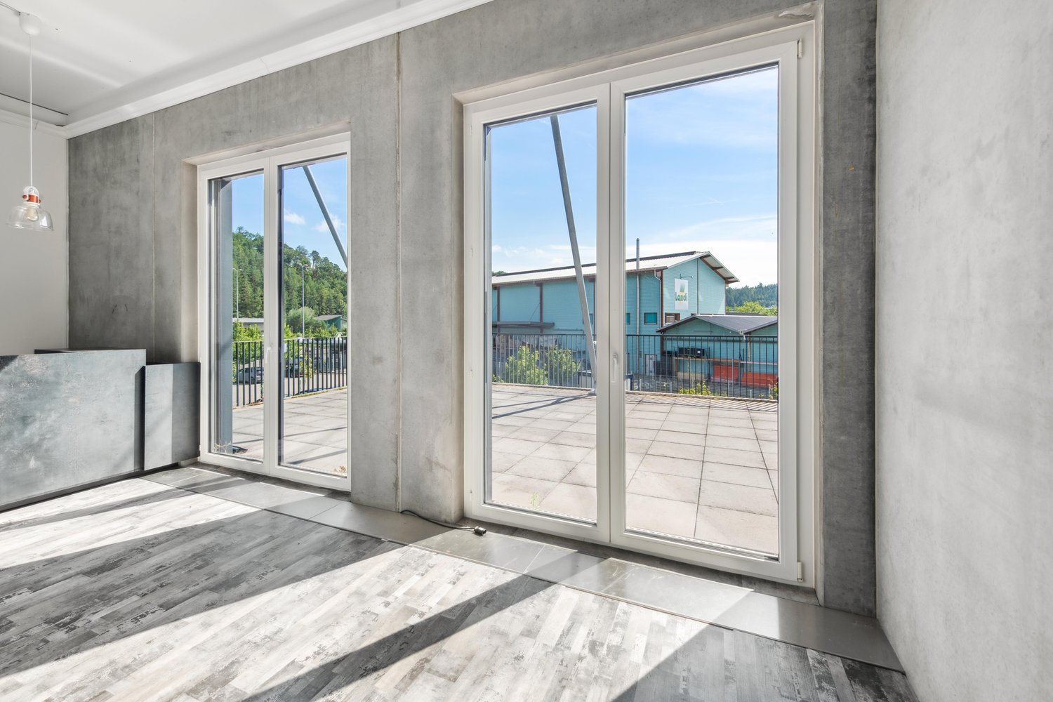 99m² office