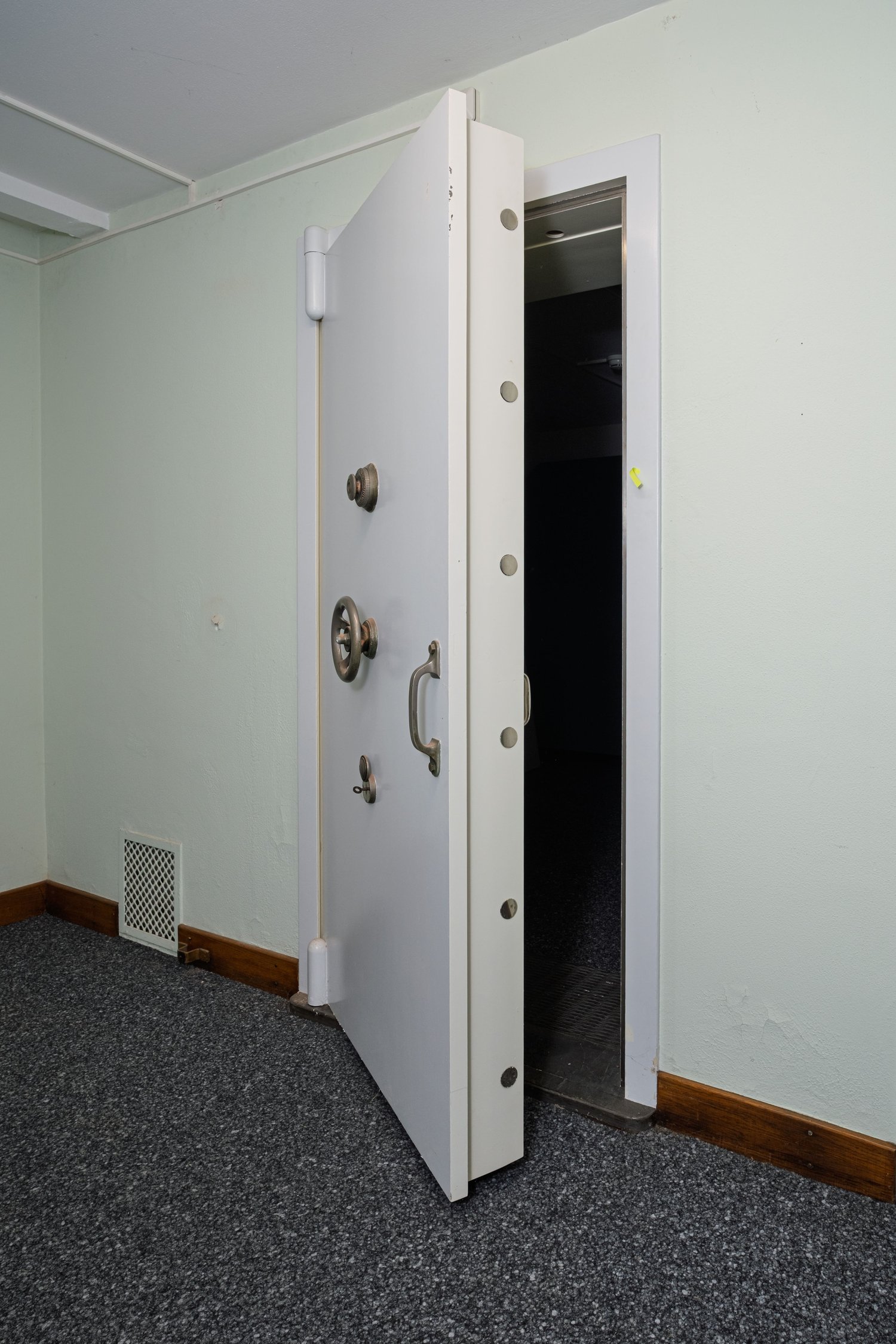 75m² storage room